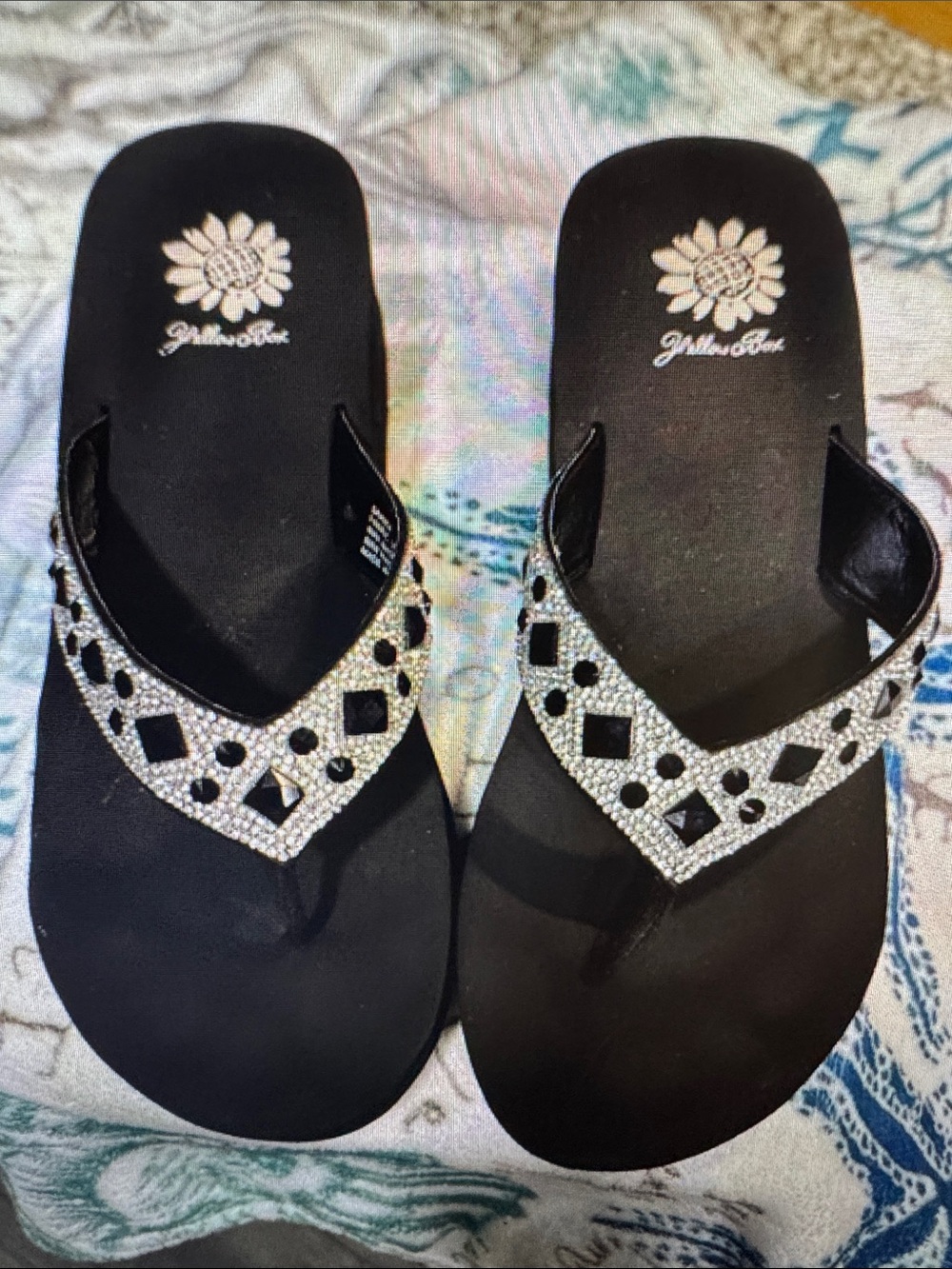 Yellow Box Women’s Black Rhinestone V-strap Sandals Pre-Owned